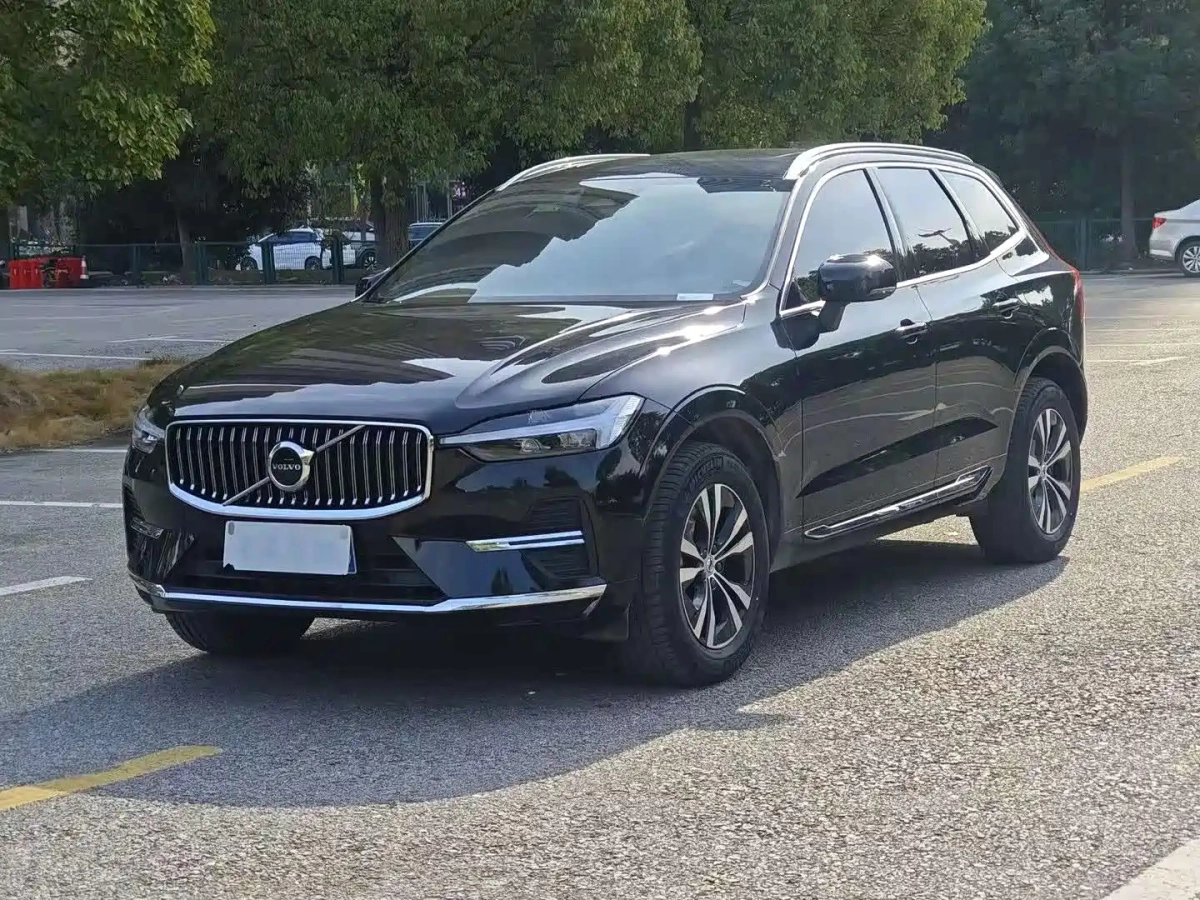 VOLVO XC60  2025
