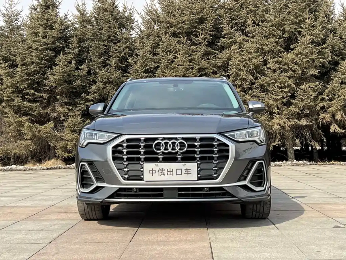 AUDI Q3