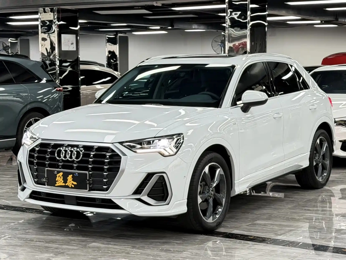AUDI Q3  2023
