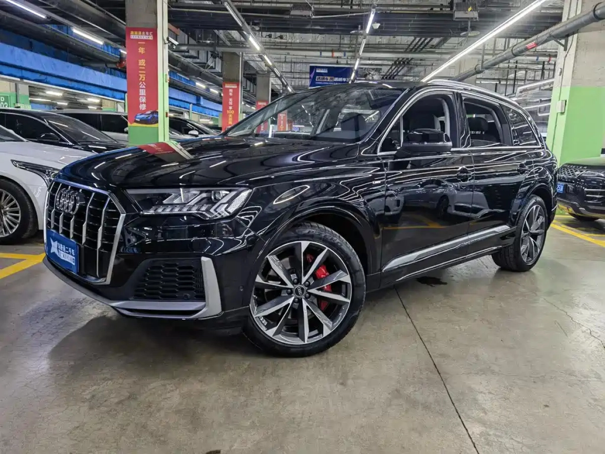 AUDI Q7  2024