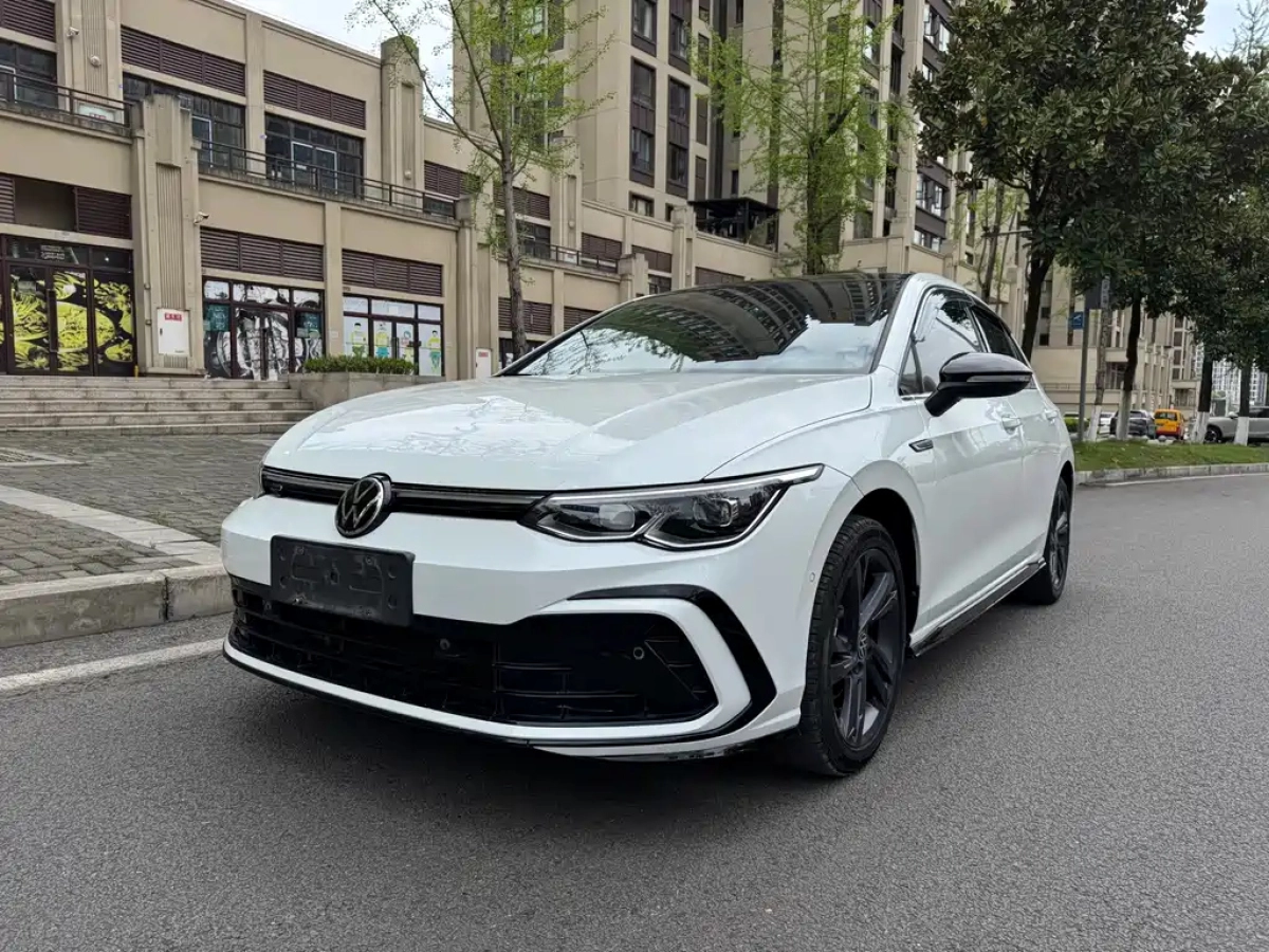 VOLKSWAGEN GOLF  2022