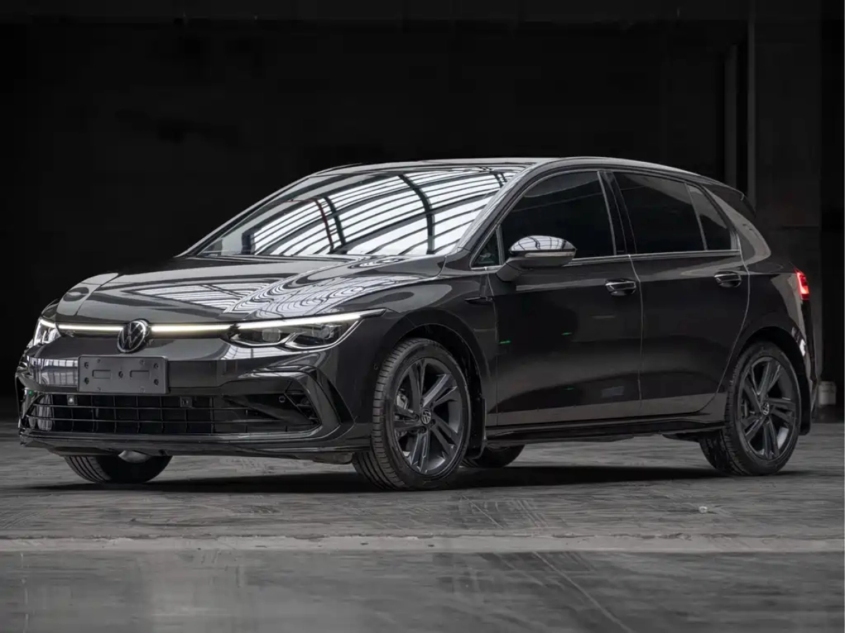 VOLKSWAGEN GOLF  2023