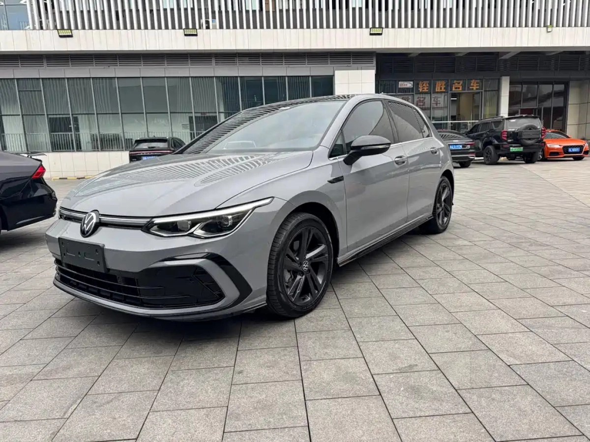 VOLKSWAGEN GOLF  2023