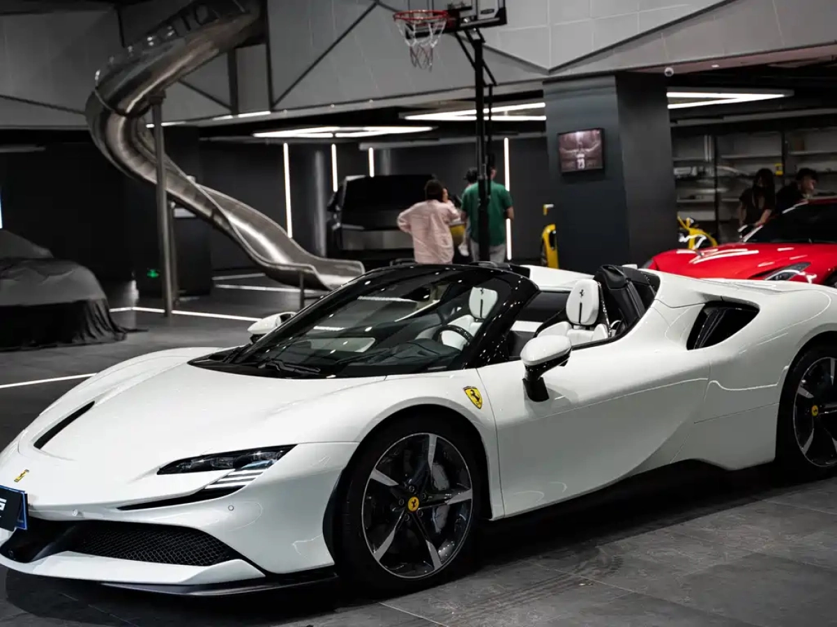 FERRARI SF90  2025