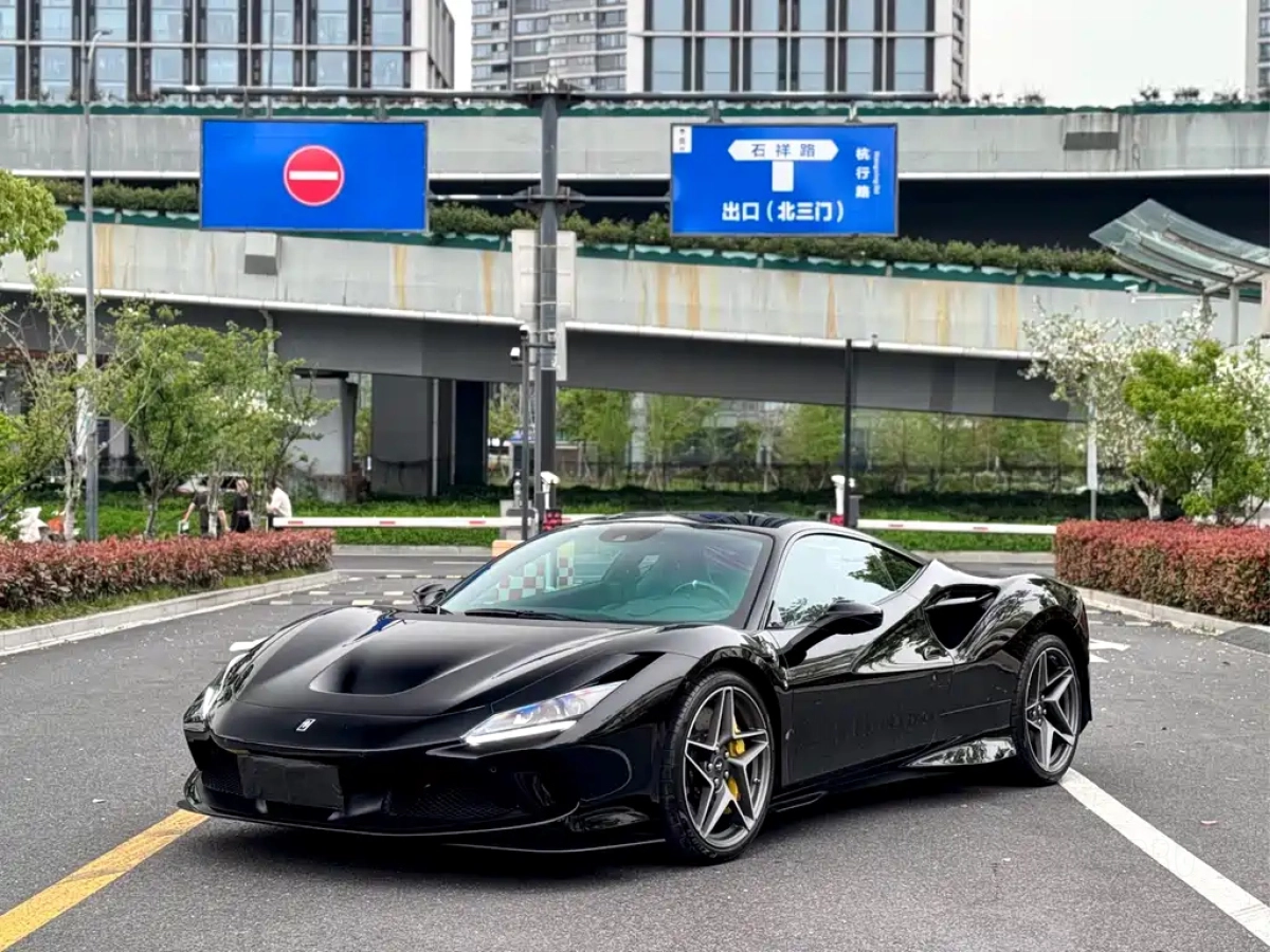 FERRARI F8