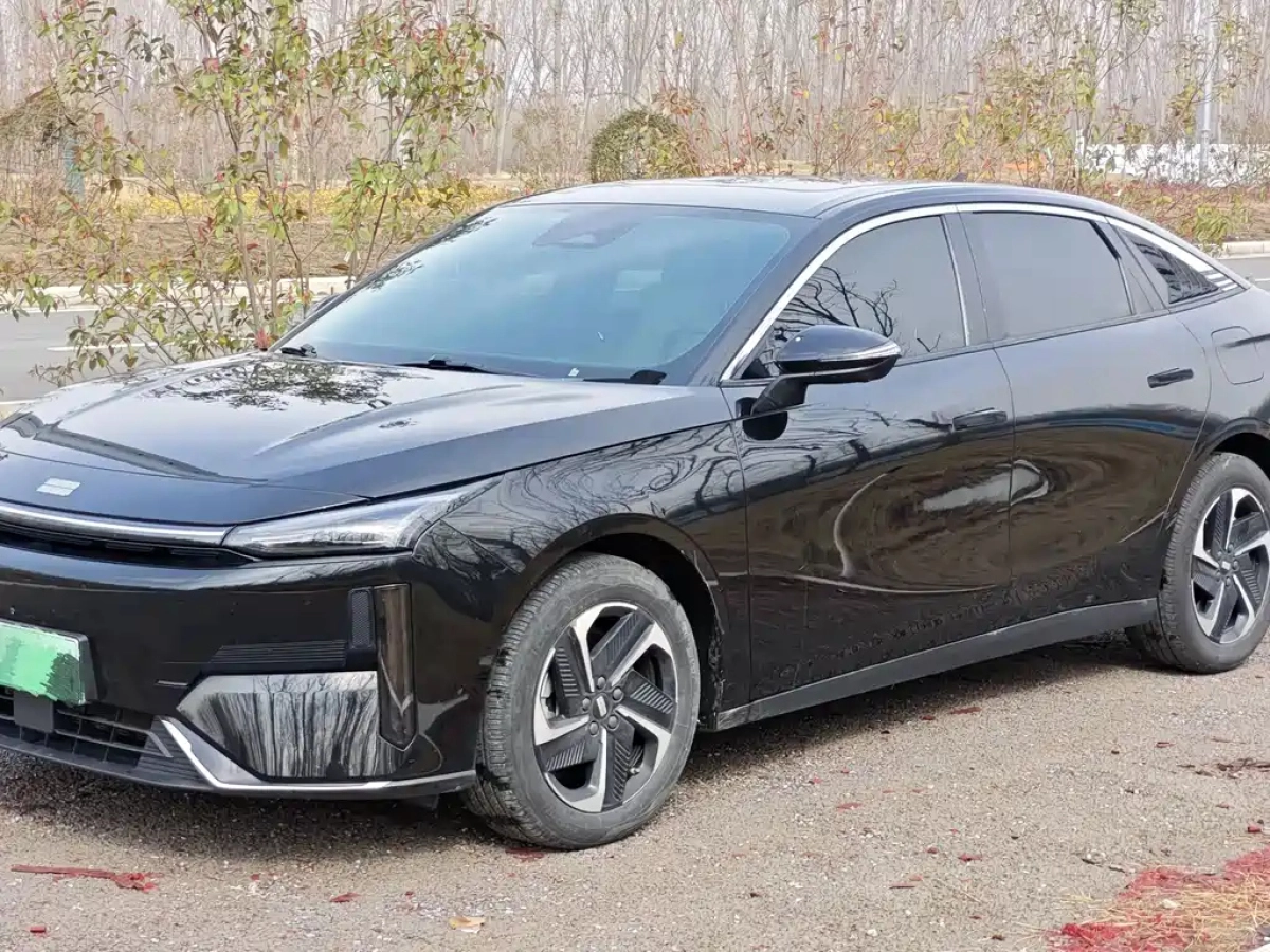 GEELY GALAXY GALAXY L6  2024