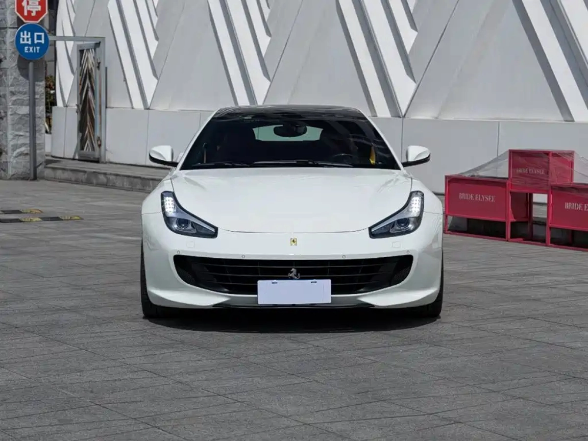 FERRARI GTC4LUSSO