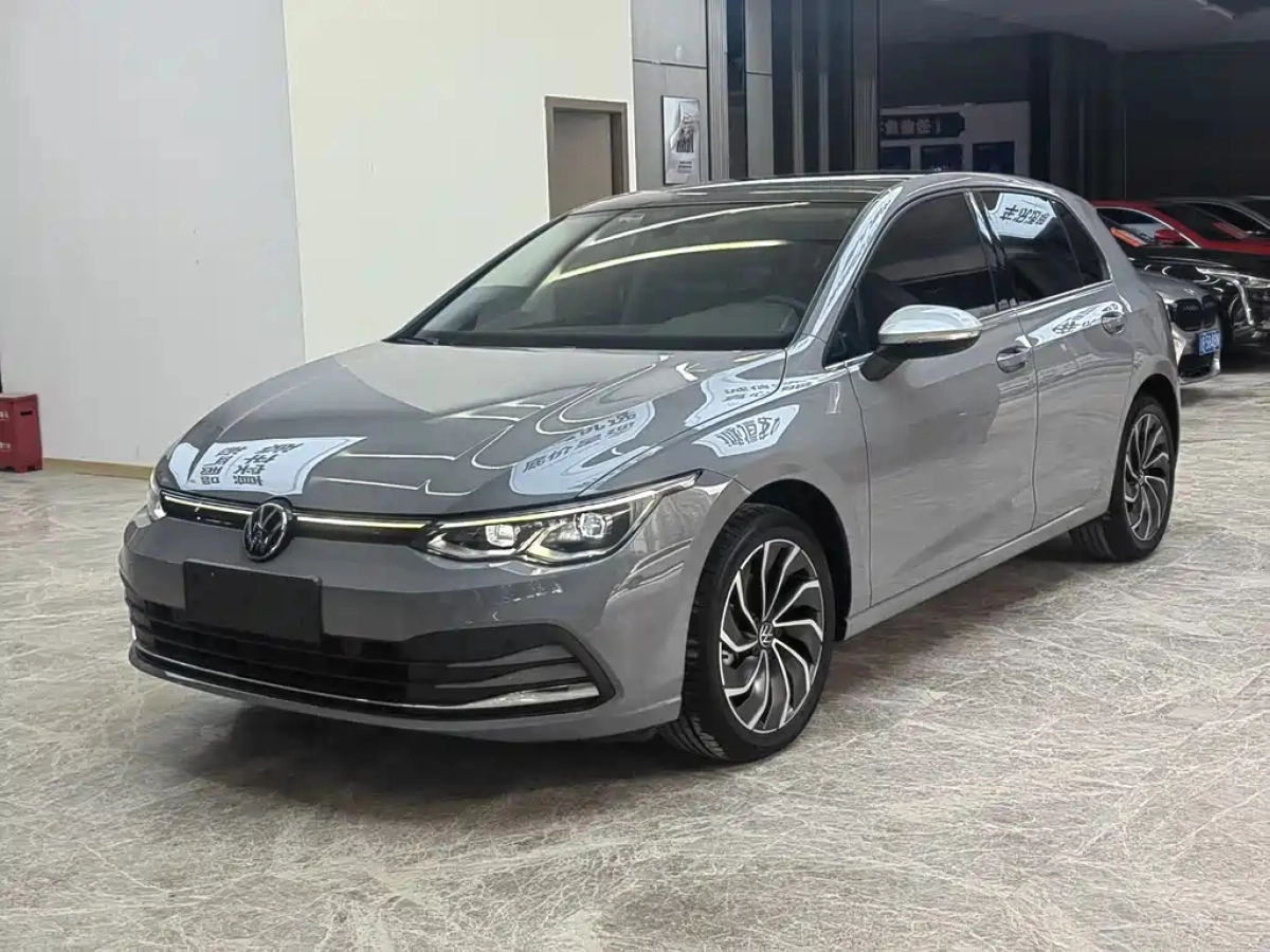VOLKSWAGEN GOLF  2022