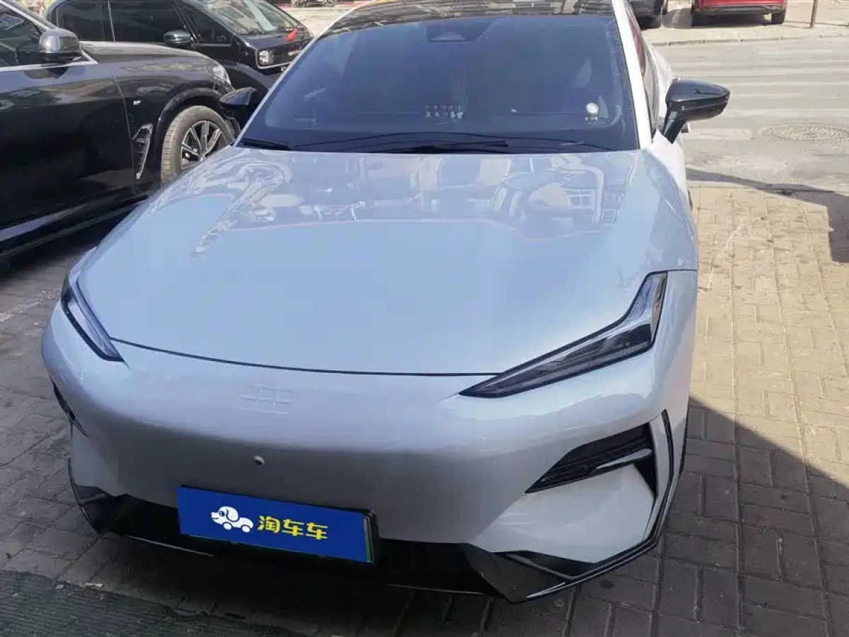 GEELY GALAXY GALAXY E8