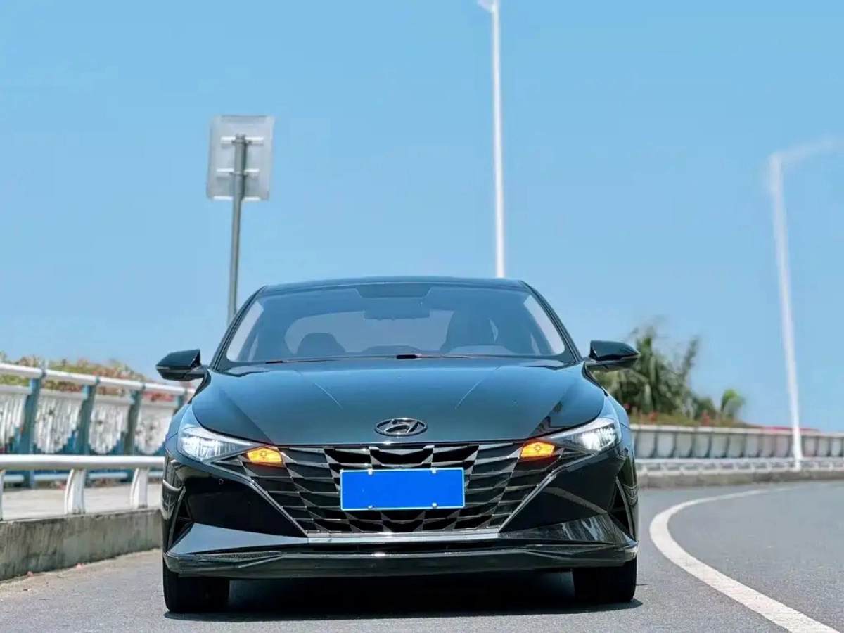 HYUNDAI ELANTRA