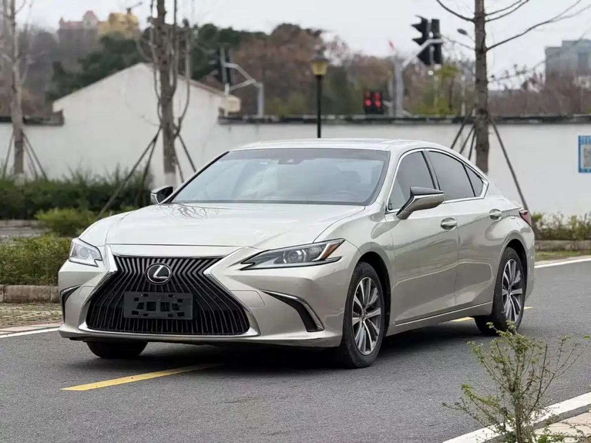 LEXUS ES  2019