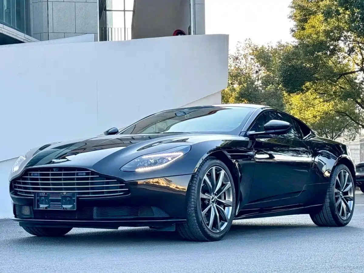 ASTON MARTIN DB11  2019
