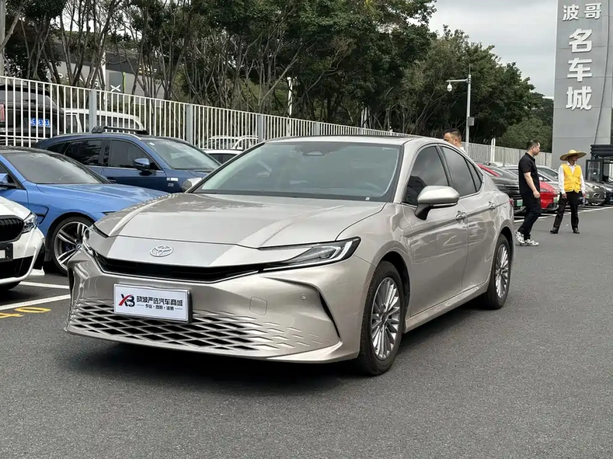 TOYOTA CAMRY  2025