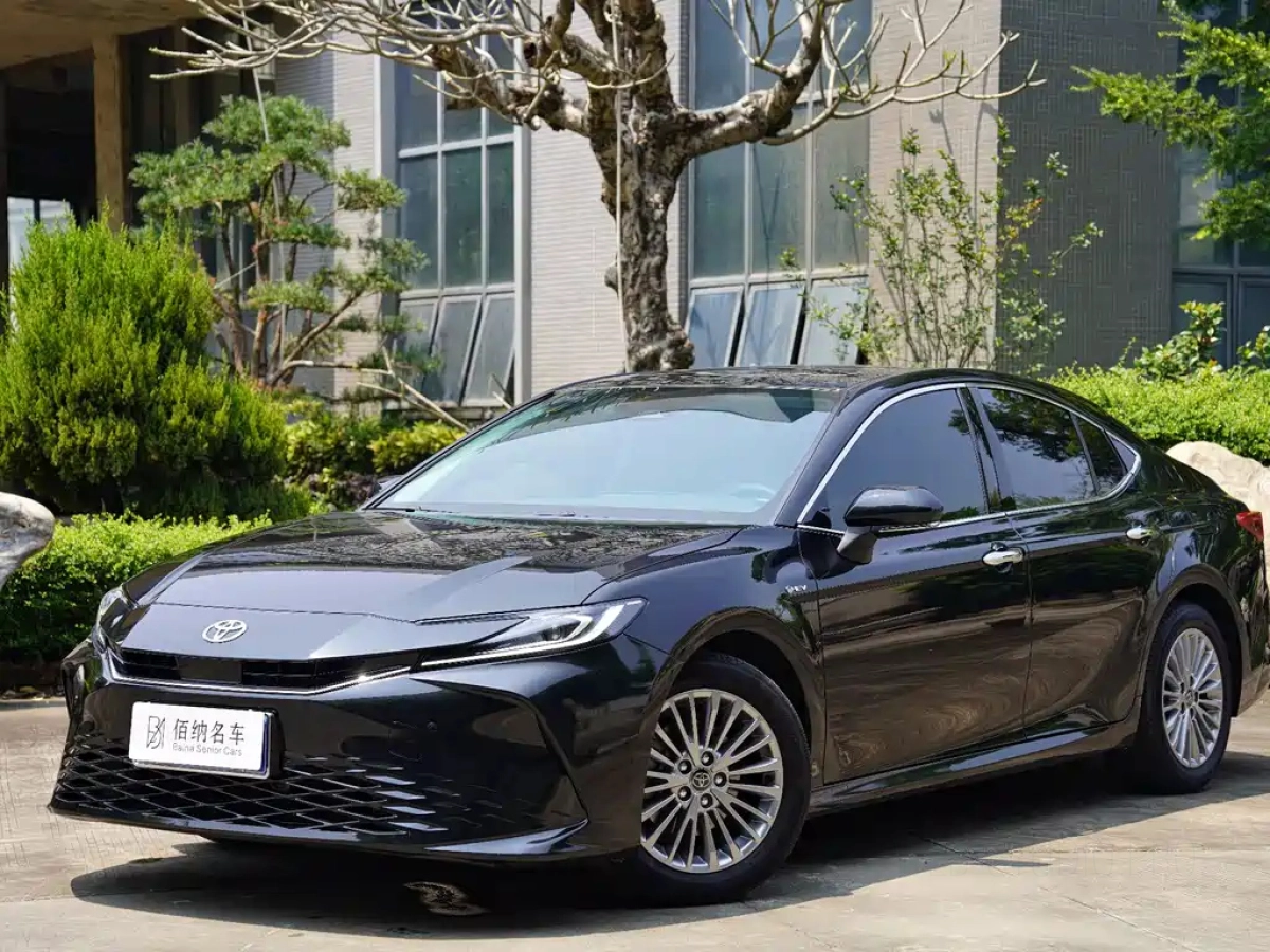 TOYOTA CAMRY  2025