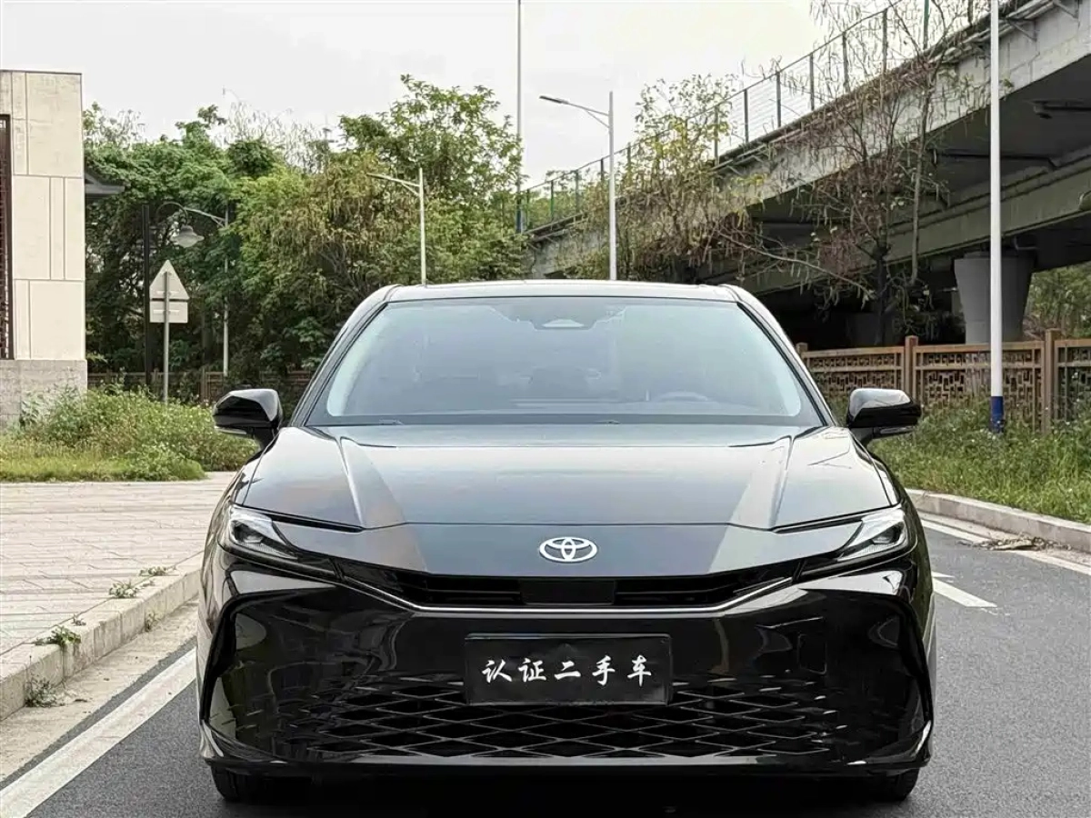 TOYOTA CAMRY  2025