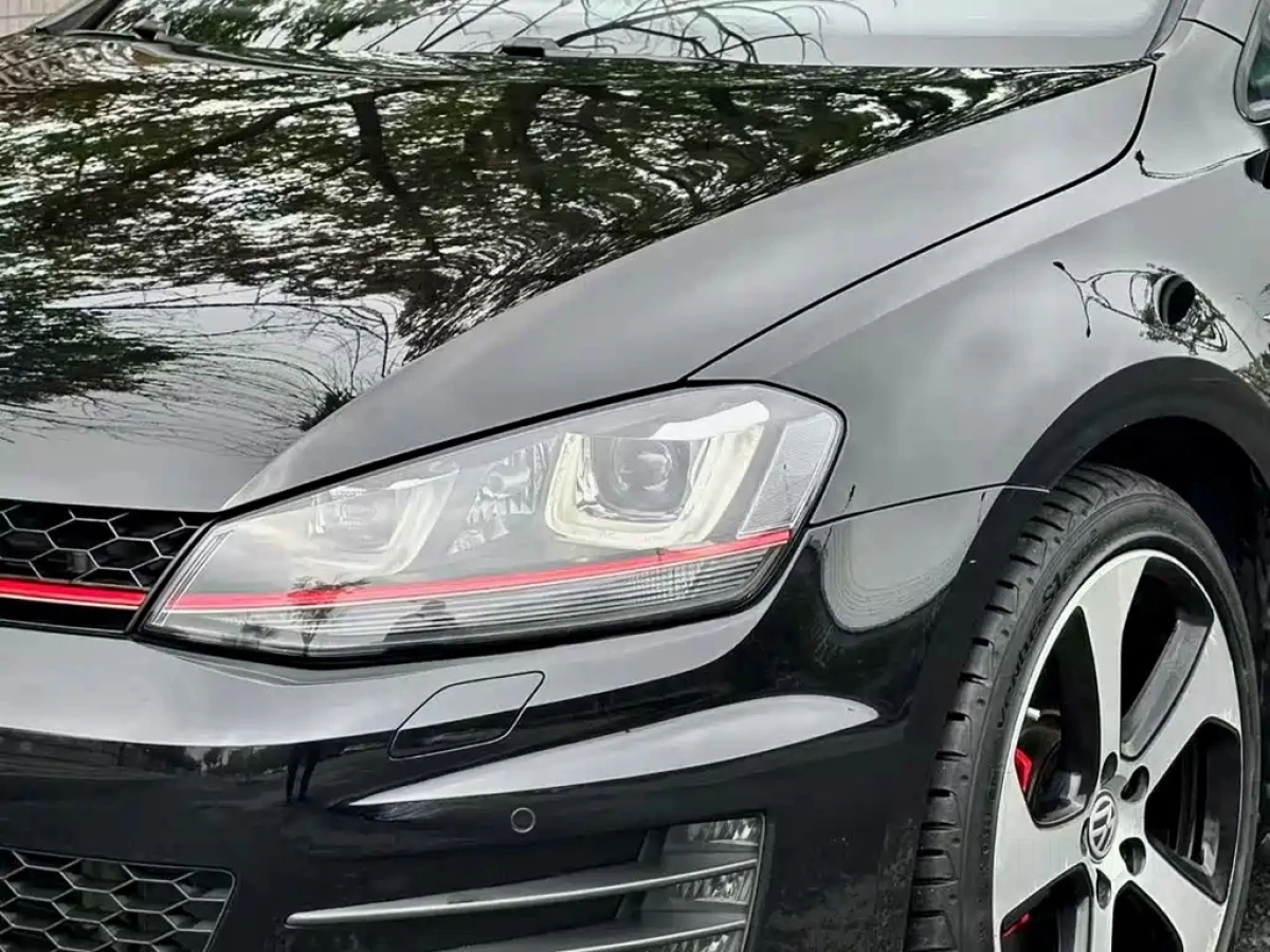 VOLKSWAGEN GOLF GTI