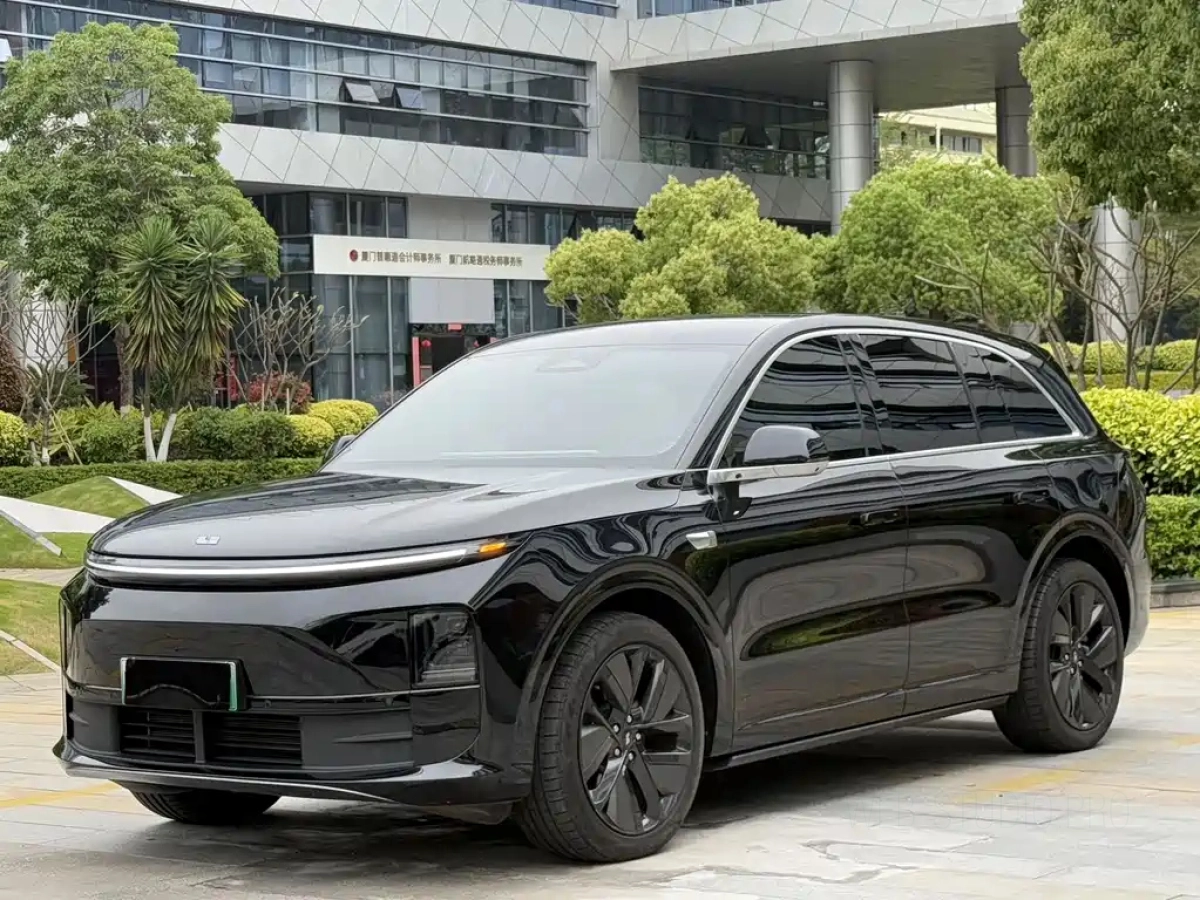 LI AUTO L6  2024