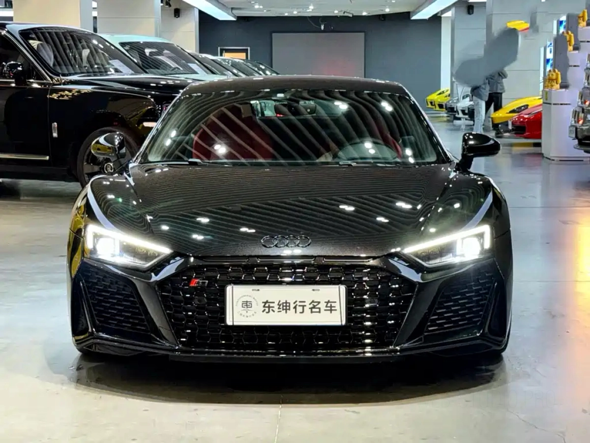 AUDI R8