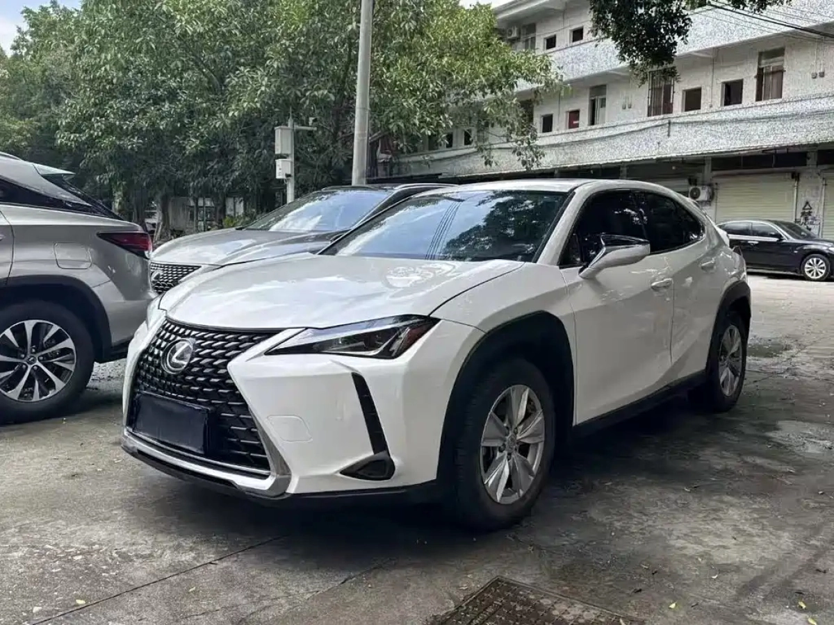 LEXUS UX  2021