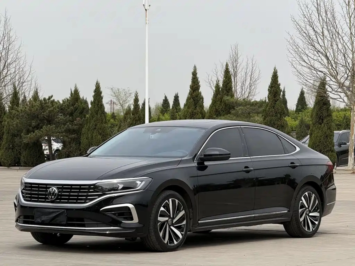 VOLKSWAGEN PASSAT  2023