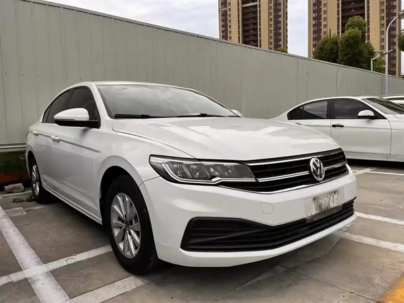 VOLKSWAGEN BORA