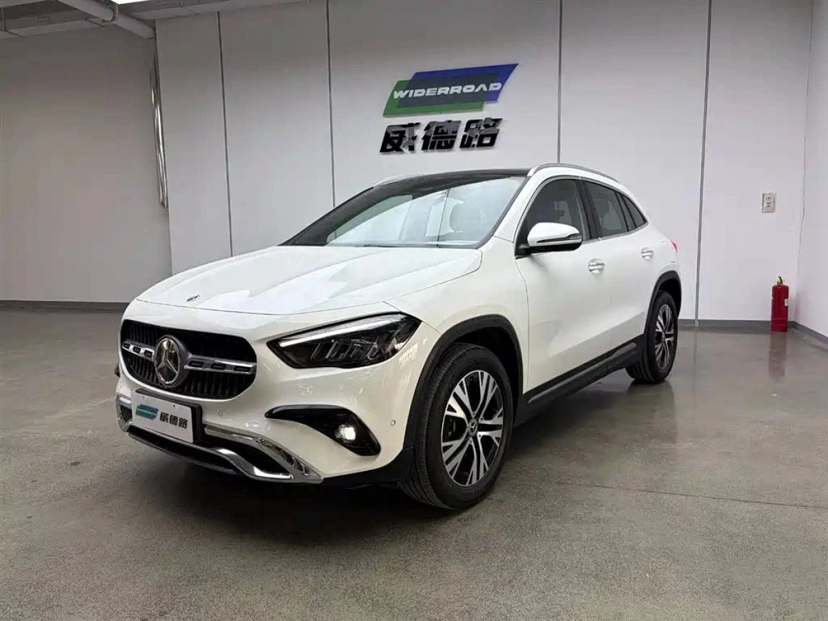 MERCEDES-BENZ GLA  2024