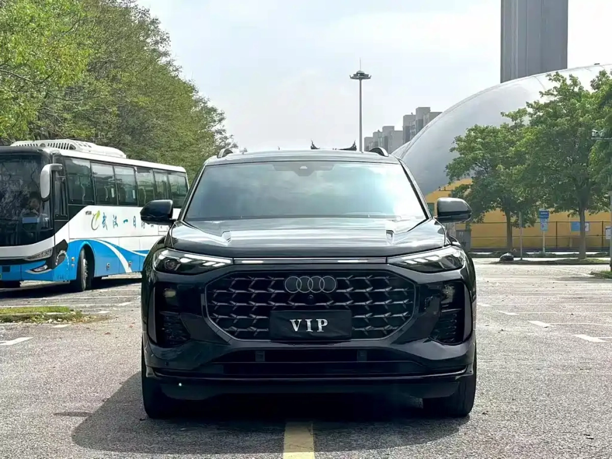 AUDI Q6