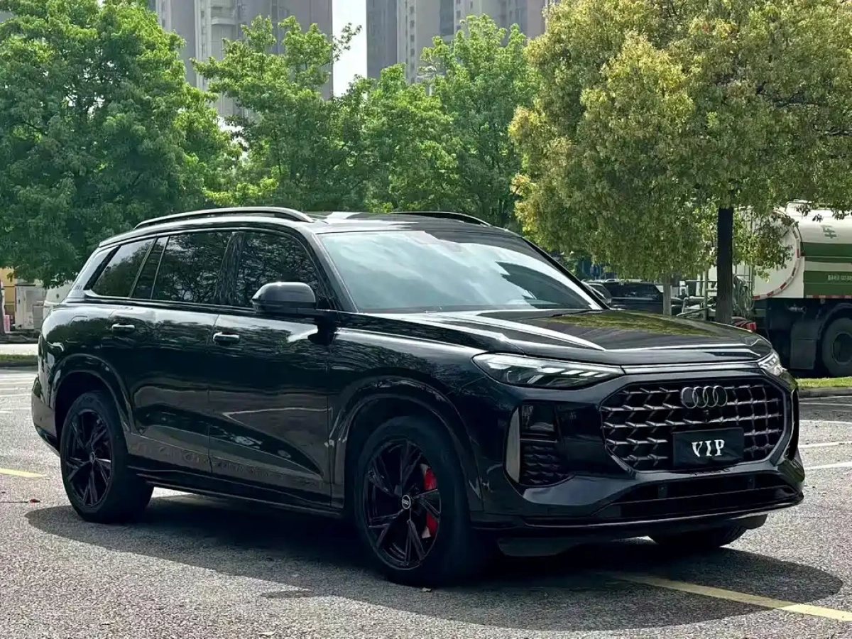 AUDI Q6