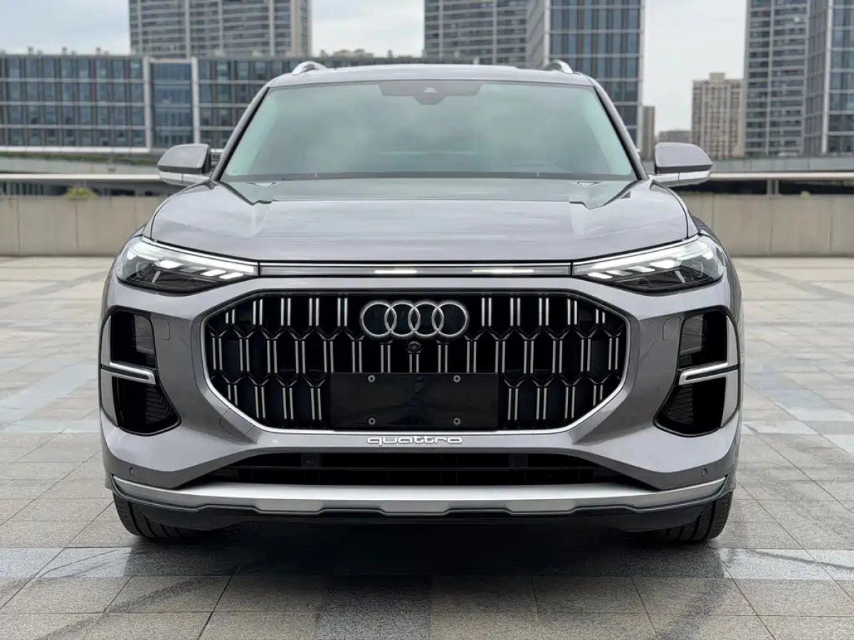 AUDI Q6