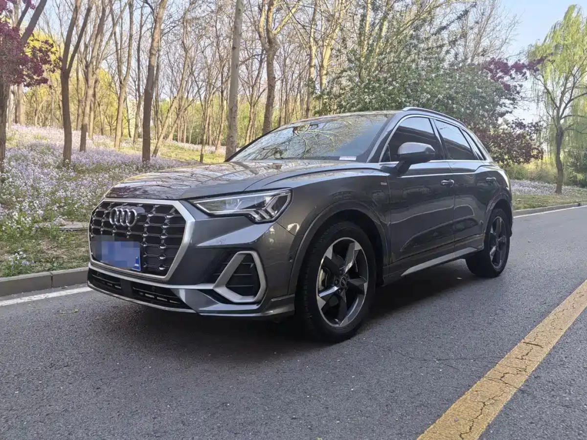 AUDI Q3  2023