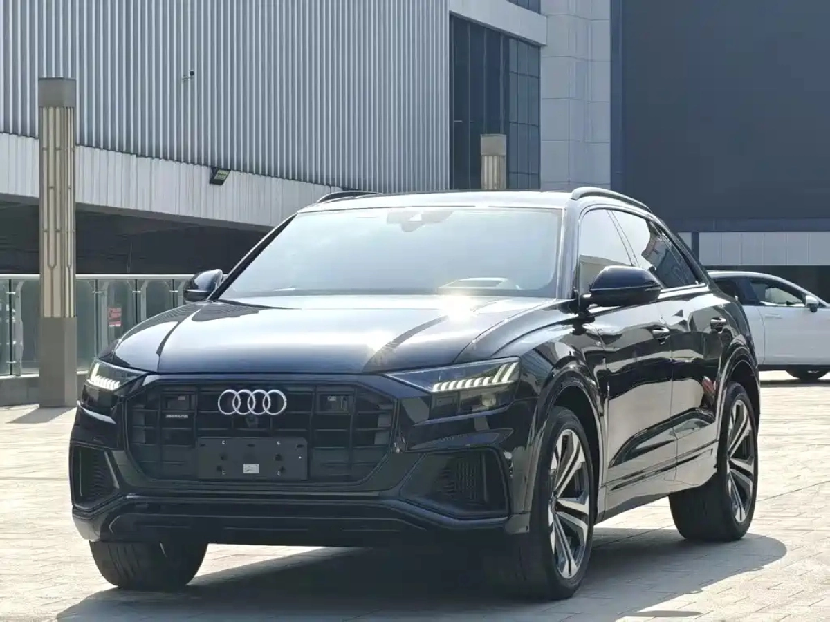 AUDI Q8  2020