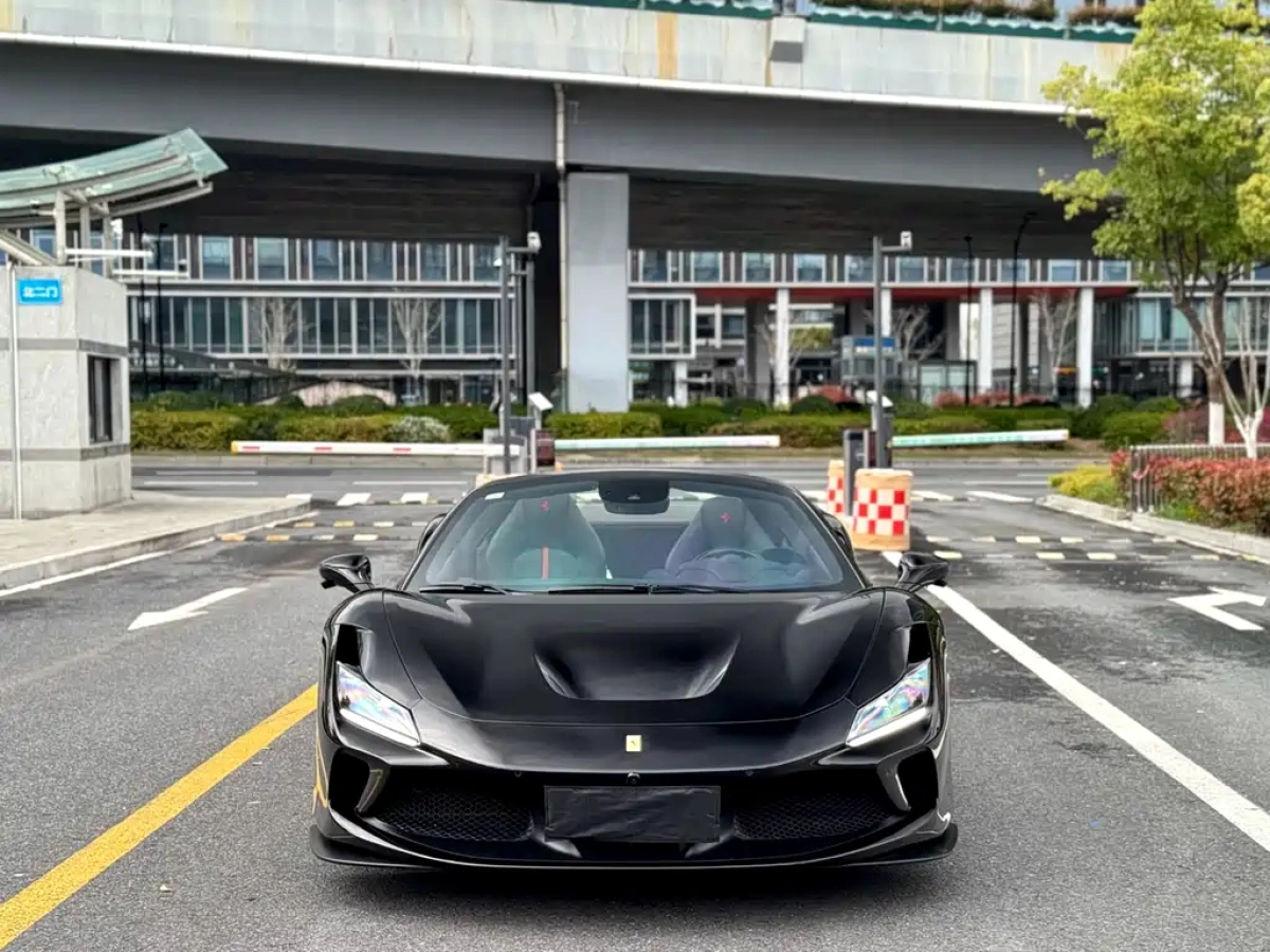 FERRARI F8  2022
