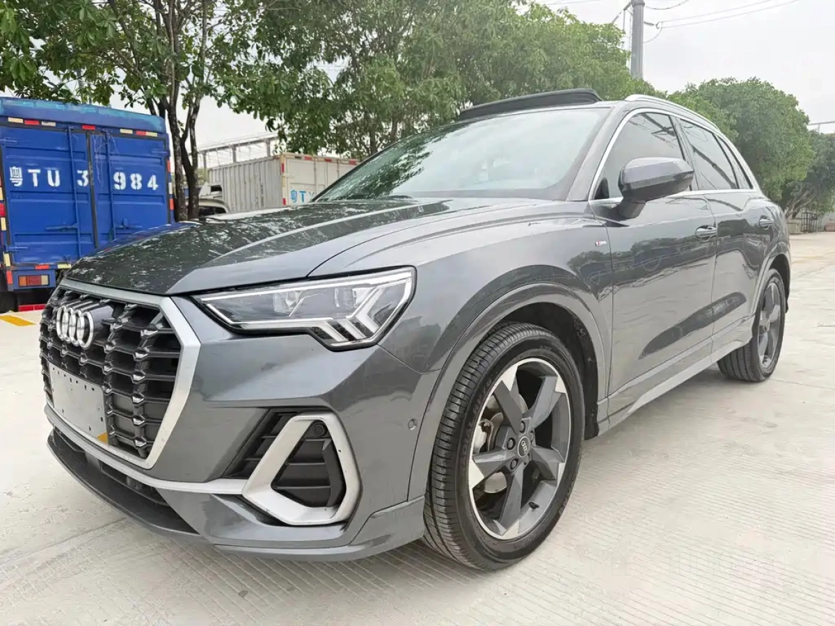 AUDI Q3  2021