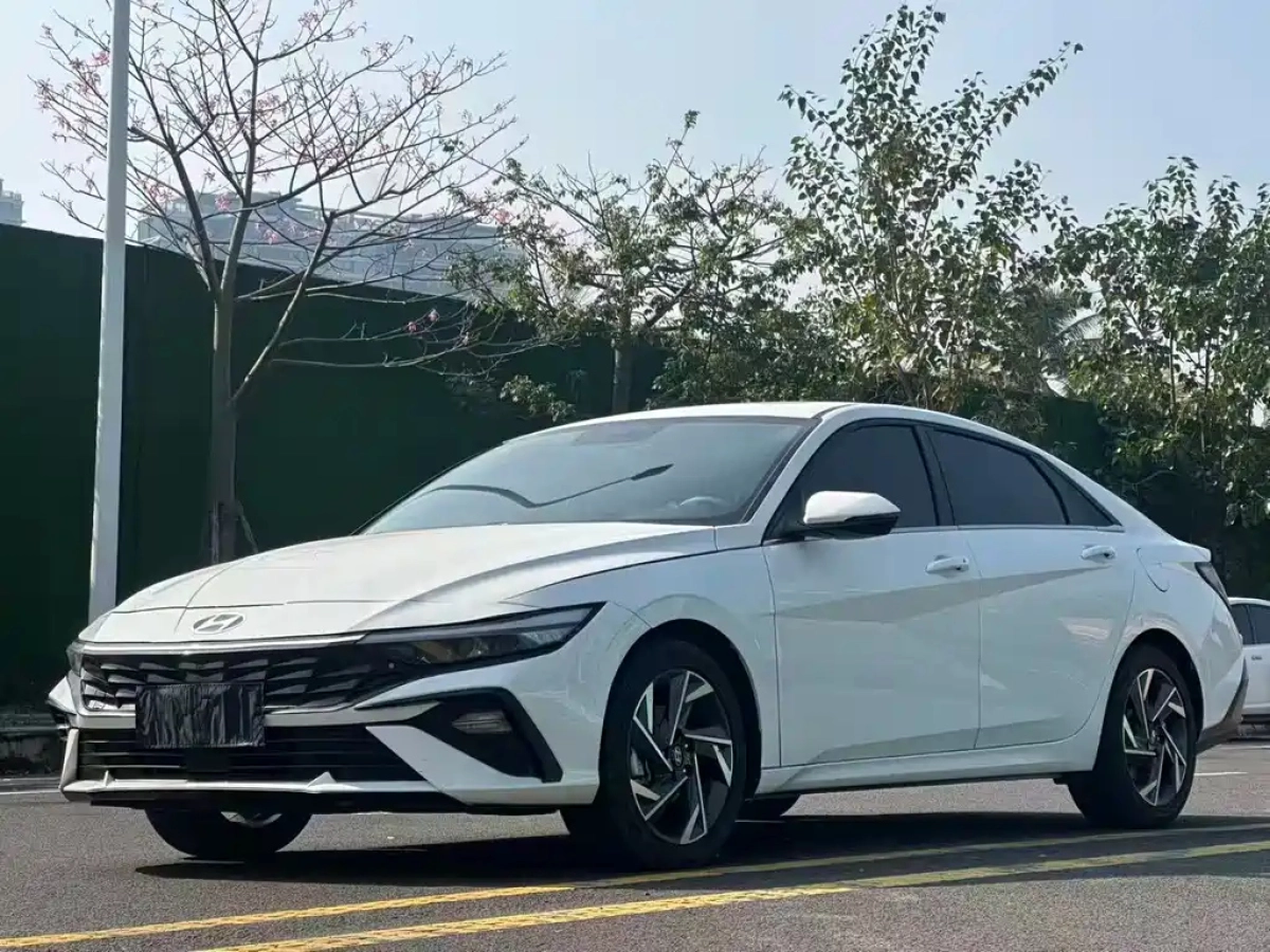 HYUNDAI ELANTRA  2024