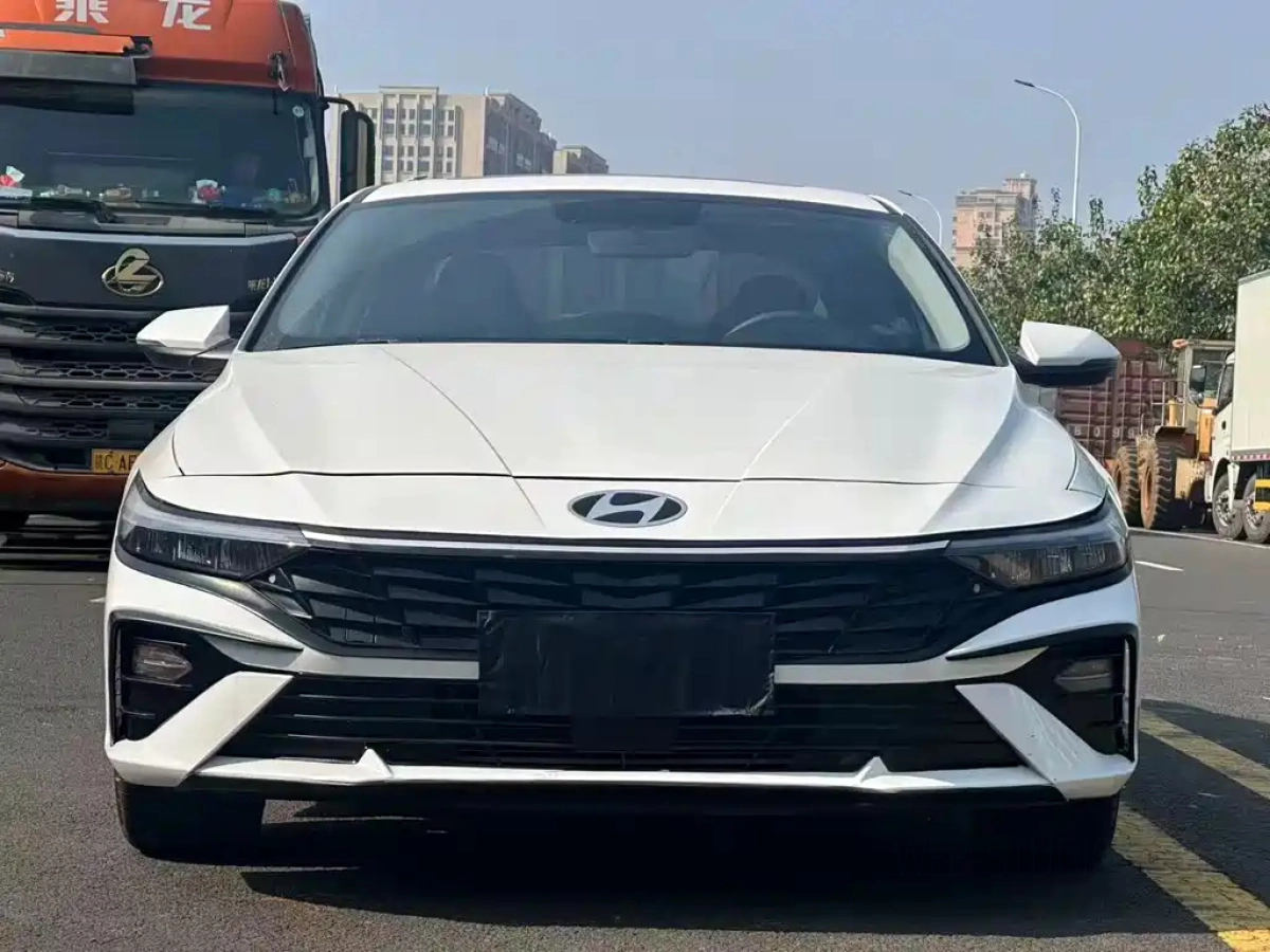 HYUNDAI ELANTRA