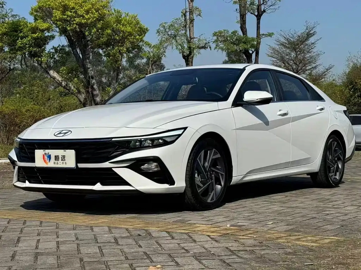 HYUNDAI ELANTRA  2025