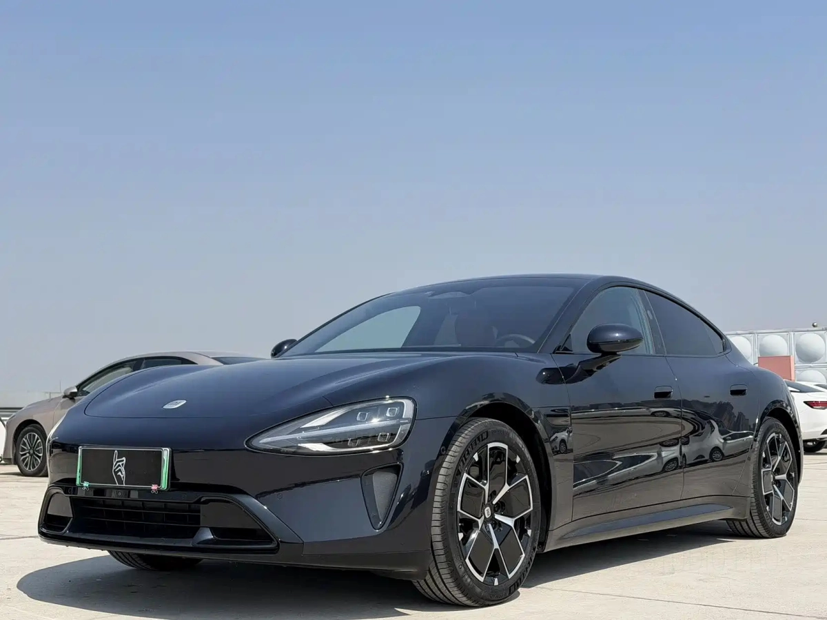 XIAOMI AUTO SU7  2024