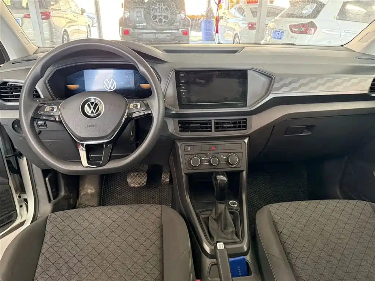 VOLKSWAGEN T-CROSS