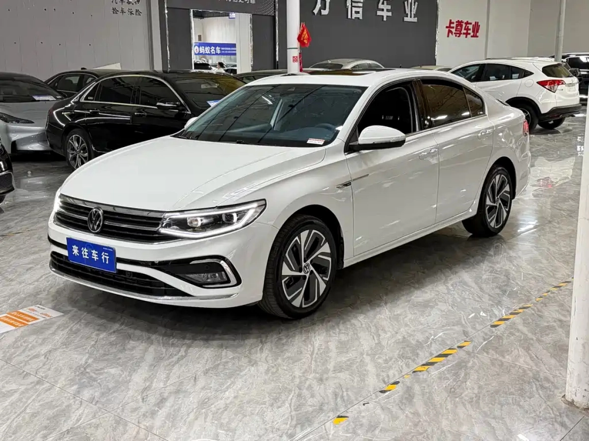 VOLKSWAGEN BORA  2023