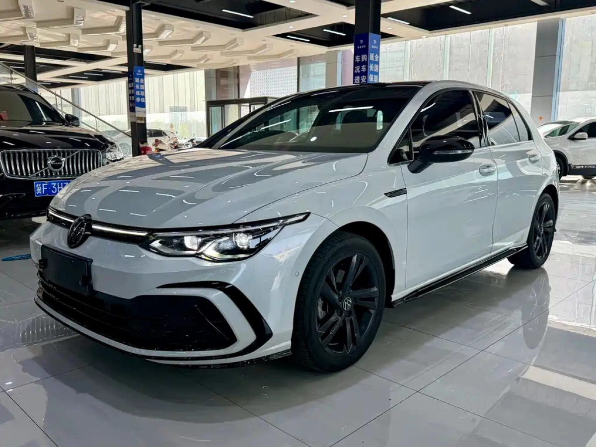 VOLKSWAGEN GOLF  2022