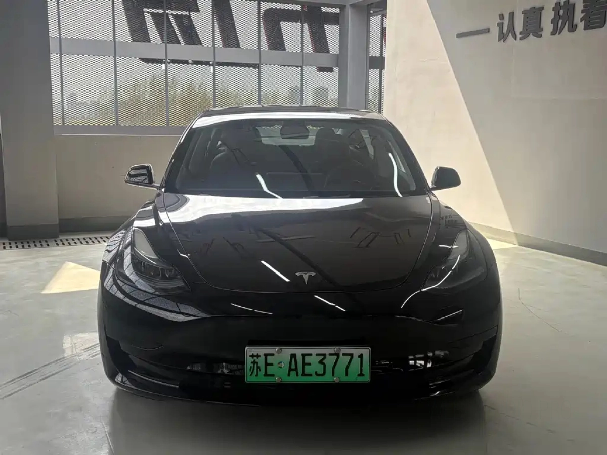 TESLA MODEL 3