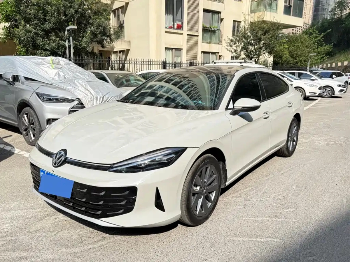 VOLKSWAGEN LAMANDO  2026