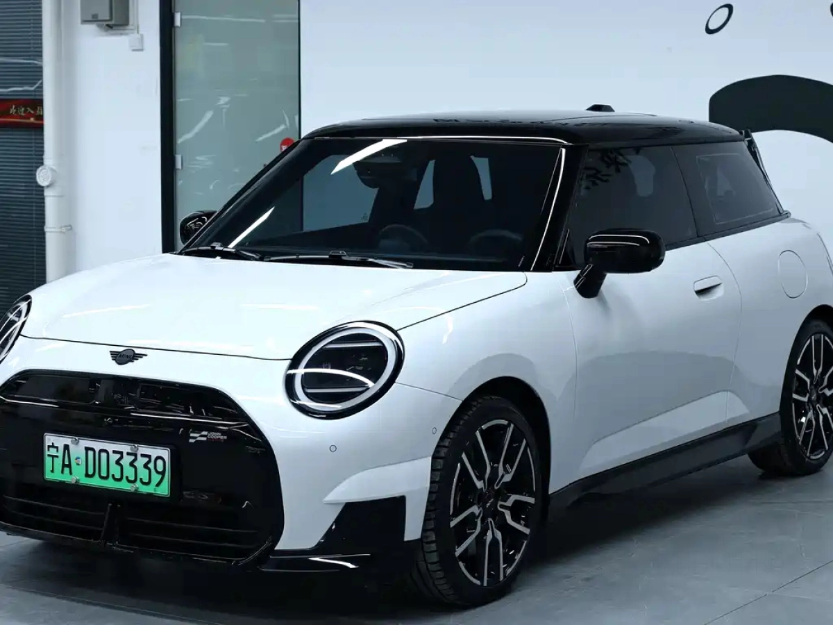 MINI COOPER SE  2024