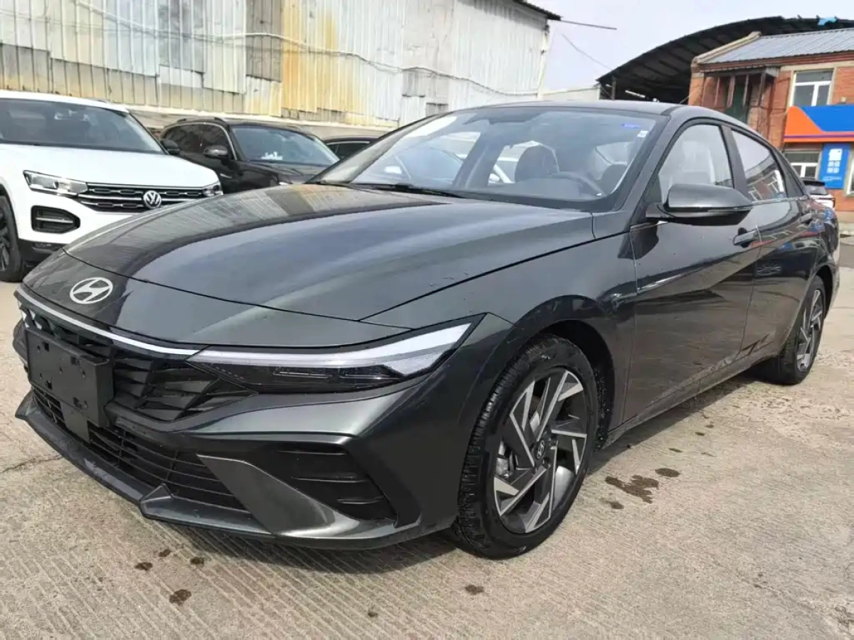 HYUNDAI ELANTRA  2025