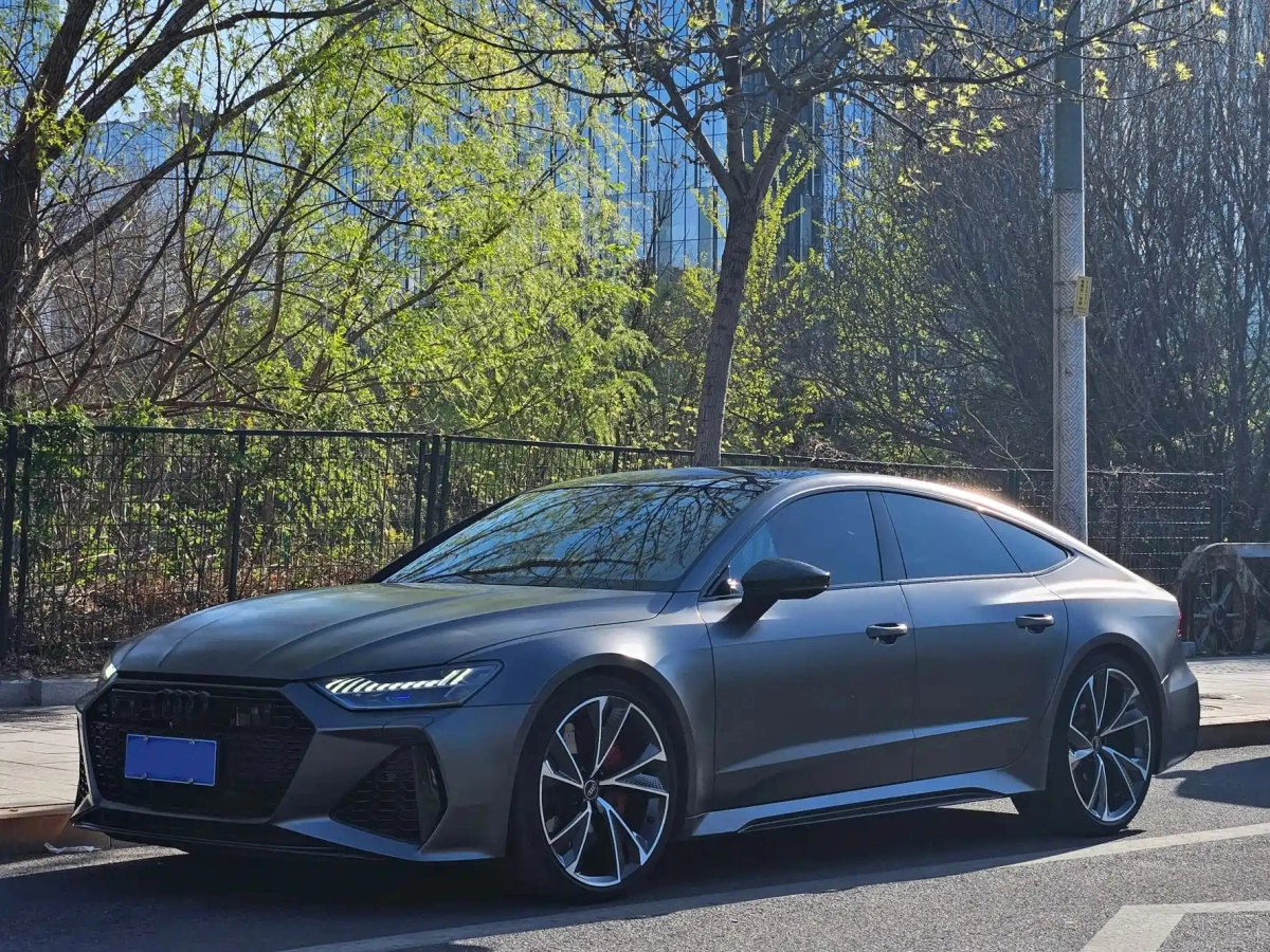AUDI RS 7  2023