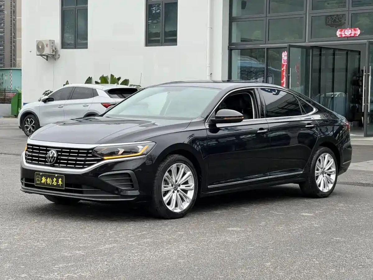VOLKSWAGEN PASSAT  2023