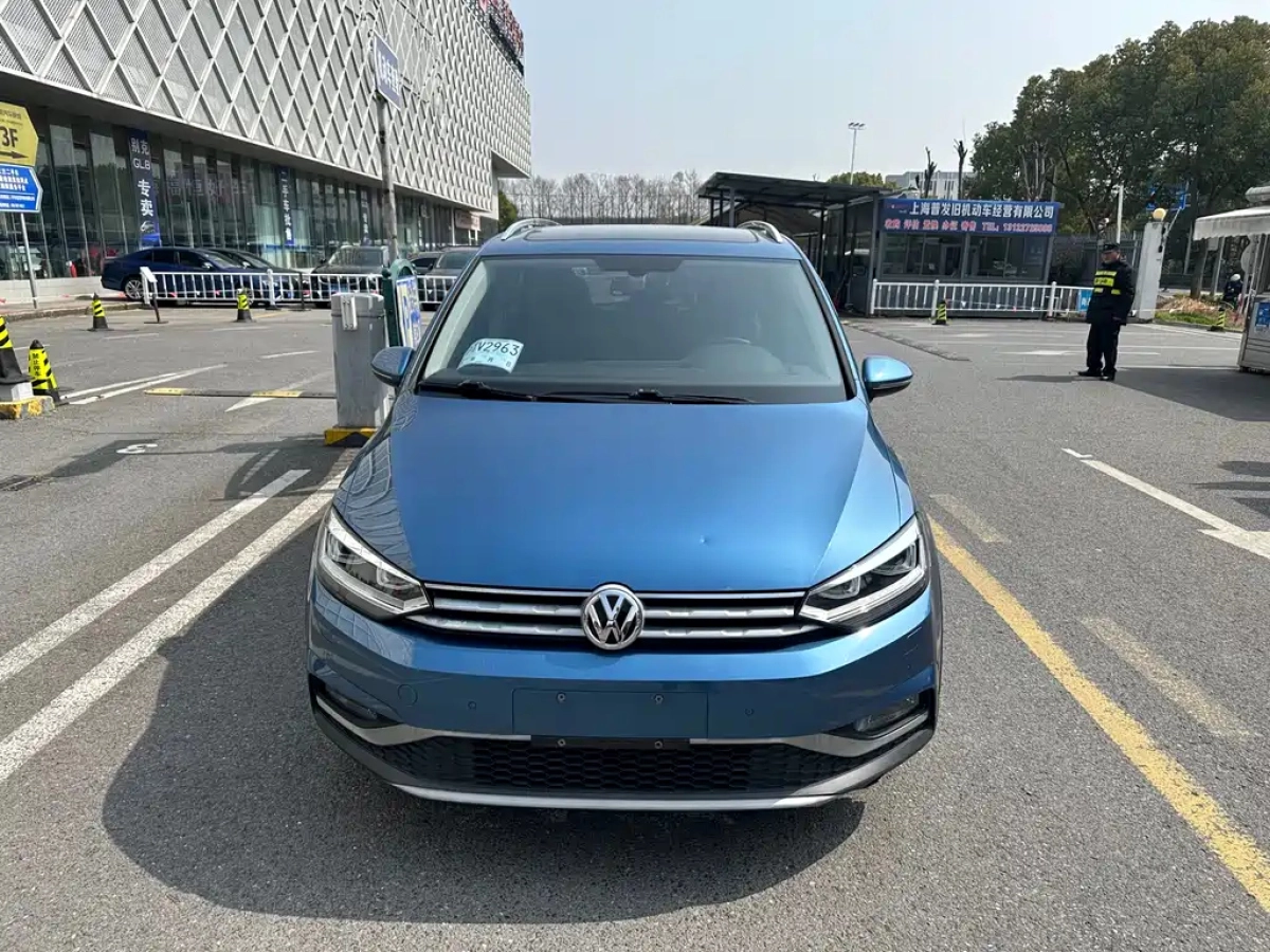 VOLKSWAGEN TOURAN