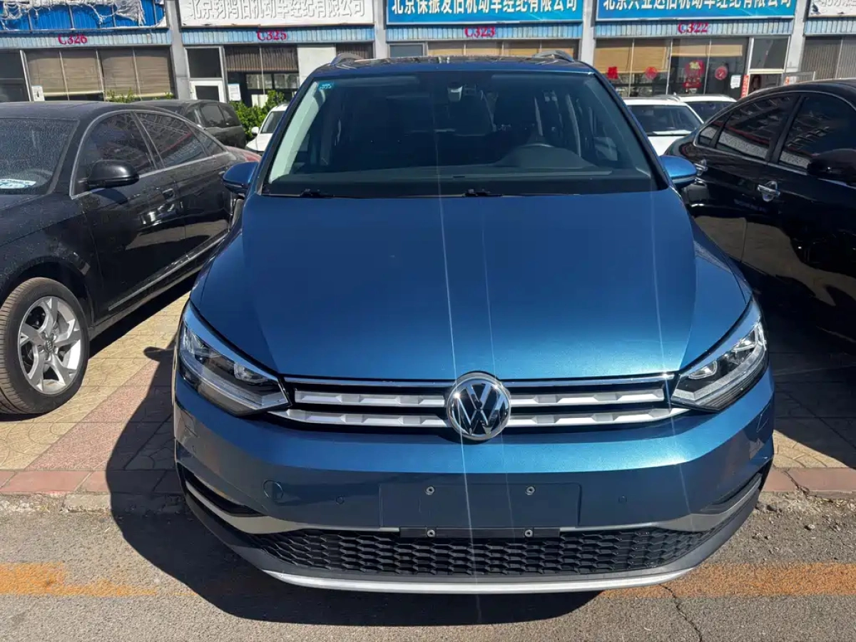 VOLKSWAGEN TOURAN