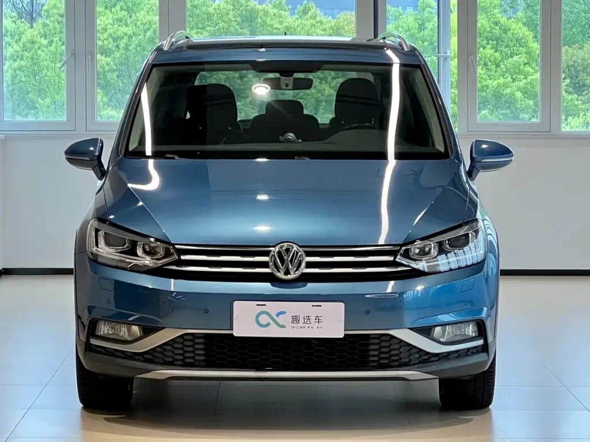 VOLKSWAGEN TOURAN
