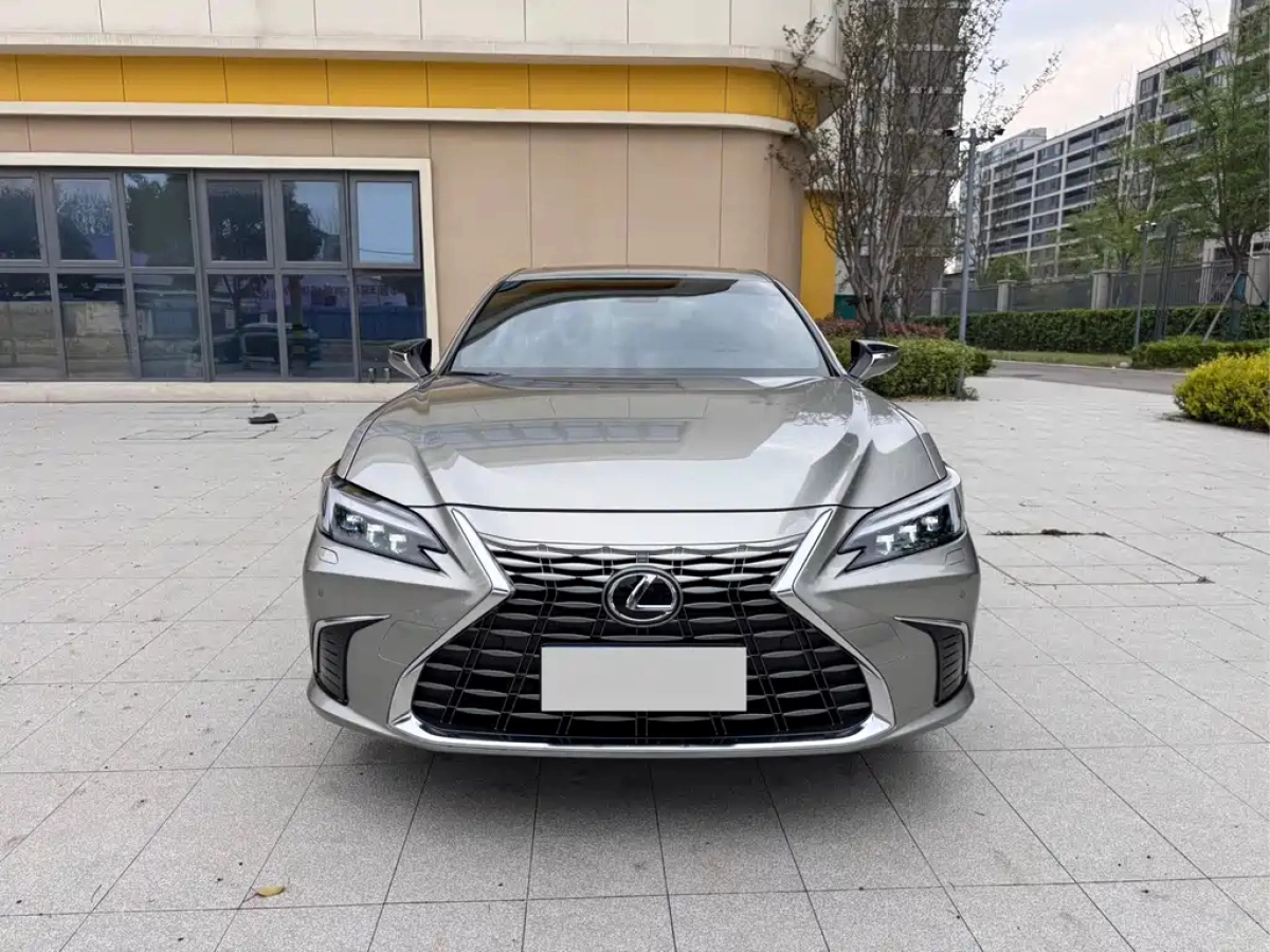 LEXUS ES  2026